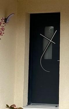 Porte d'entrée posée aluminium gris anthracite